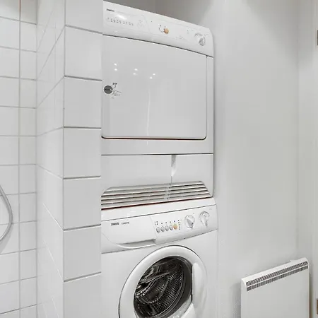 2 Bedroom Stunning In *