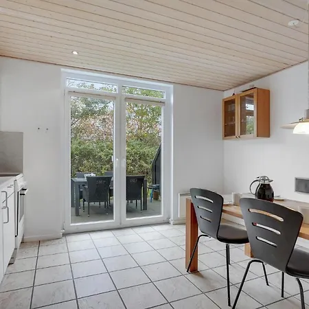 2 Bedroom Stunning In *